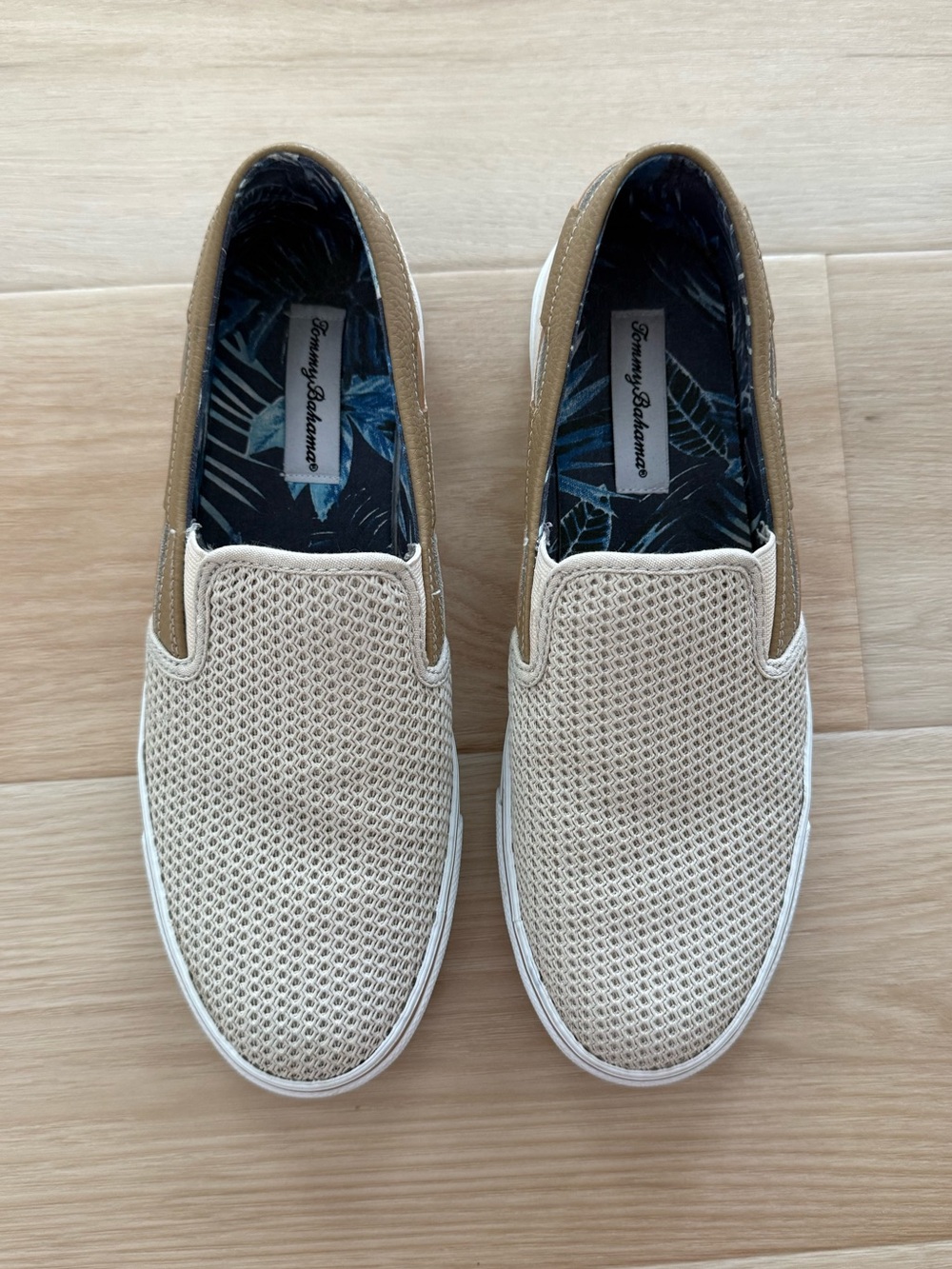 Tommy Bahama Men's Slip On Mesh Sneakers Size 10D Beige Casual Comfort Shoes